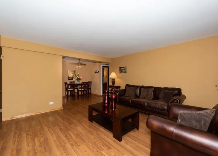 Mins From O'hare • Safe Location • Private Parking Apartamento